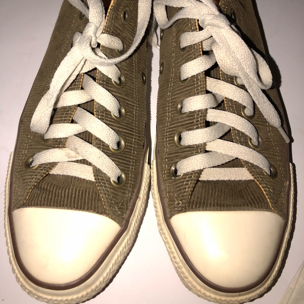Corduroy converse, olive green men’s 5, woman’s 7